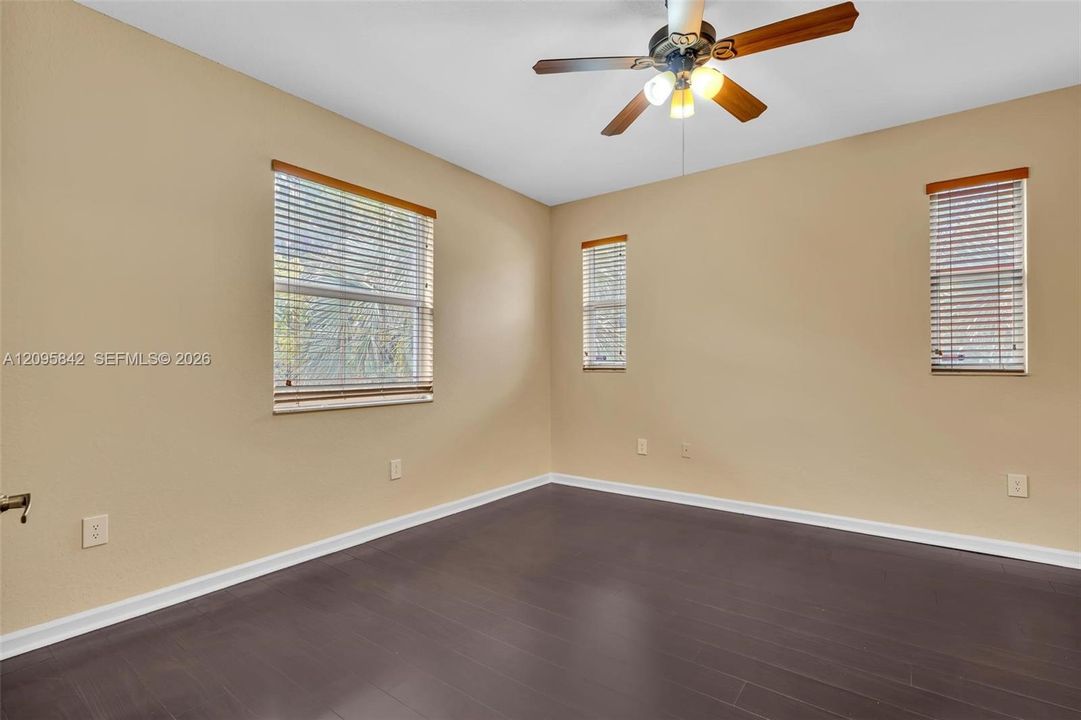 For Sale: $399,900 (3 beds, 2 baths, 1487 Square Feet)