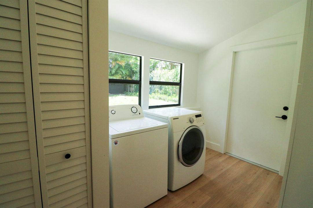 2101 Riverland-11