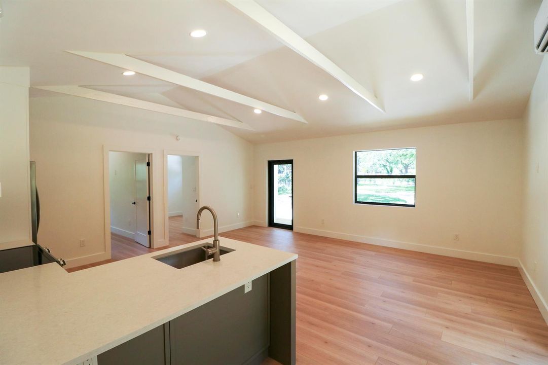 2101 Riverland-5