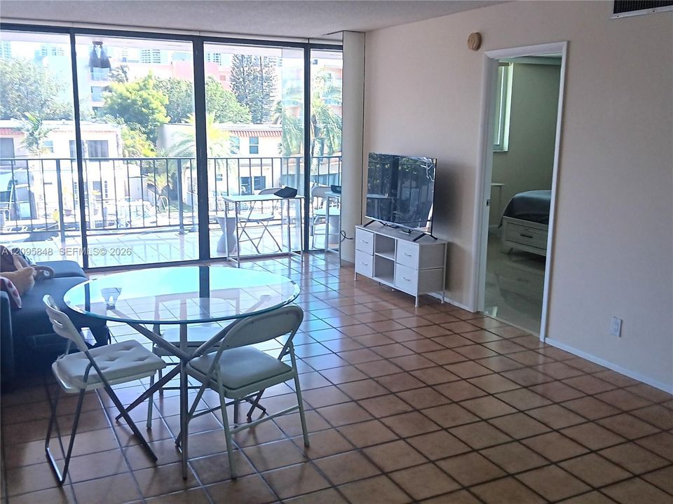 En Venta: $280,000 (2 camas, 2 baños, 1110 Pies cuadrados)