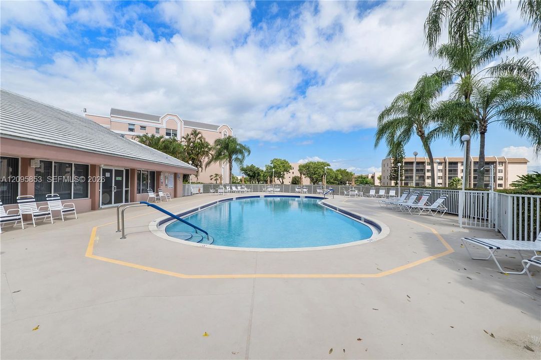 For Sale: $175,000 (2 beds, 2 baths, 1370 Square Feet)
