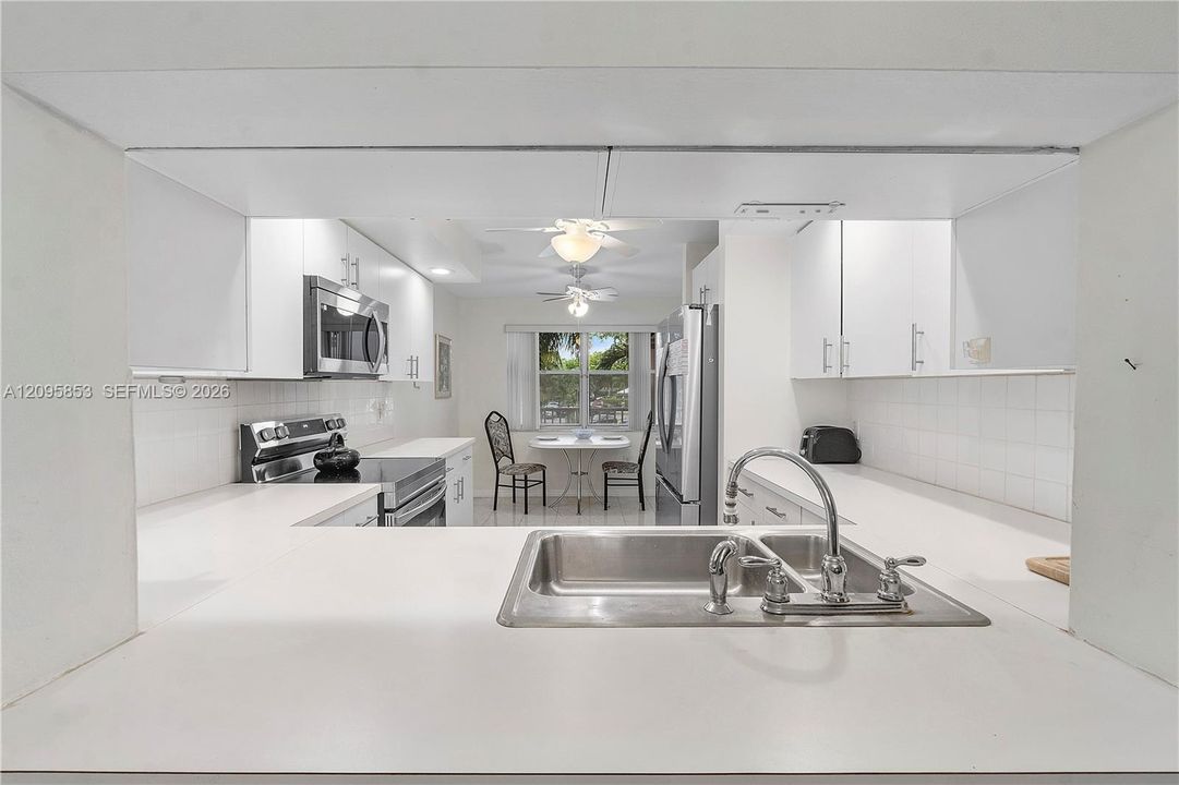For Sale: $175,000 (2 beds, 2 baths, 1370 Square Feet)