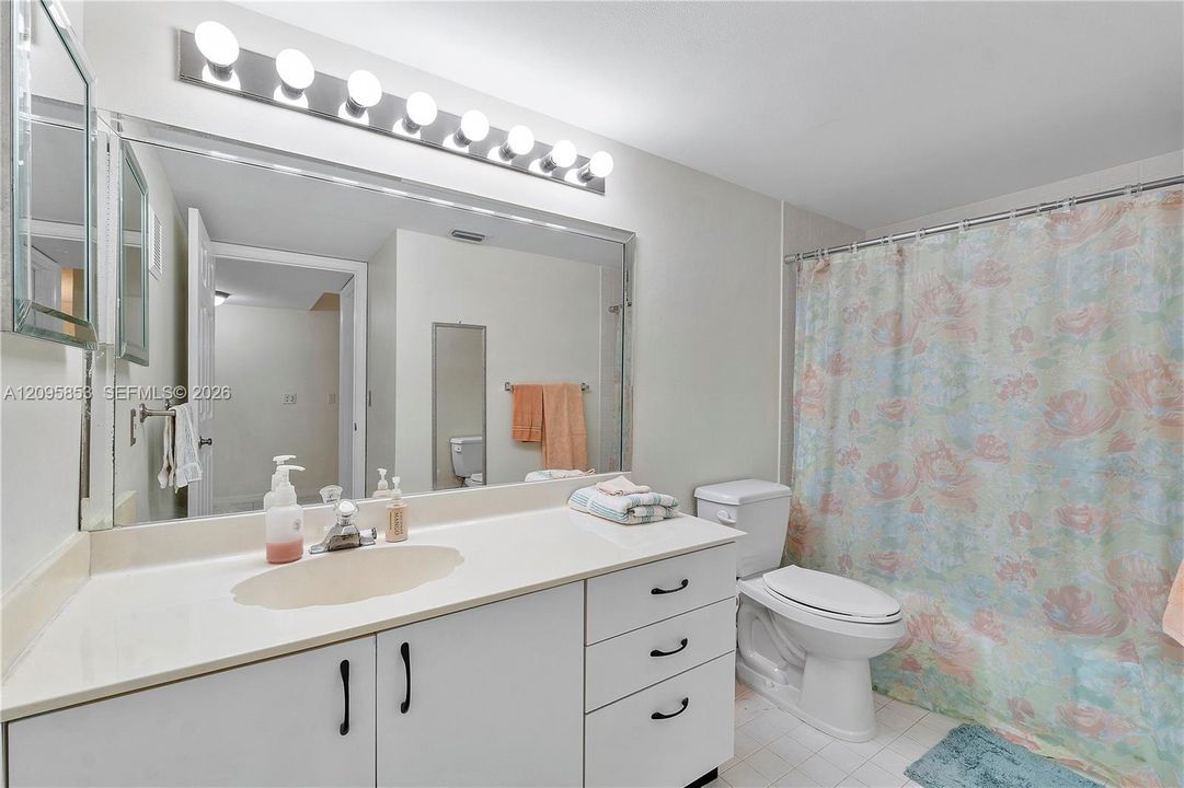 For Sale: $175,000 (2 beds, 2 baths, 1370 Square Feet)