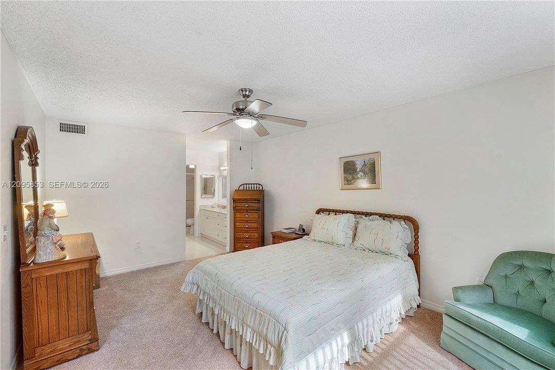 For Sale: $175,000 (2 beds, 2 baths, 1370 Square Feet)