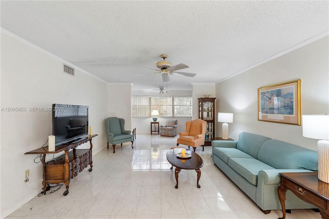 For Sale: $175,000 (2 beds, 2 baths, 1370 Square Feet)