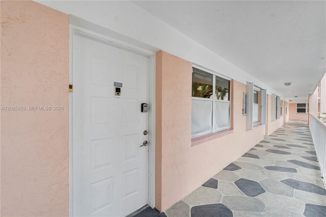 For Sale: $175,000 (2 beds, 2 baths, 1370 Square Feet)