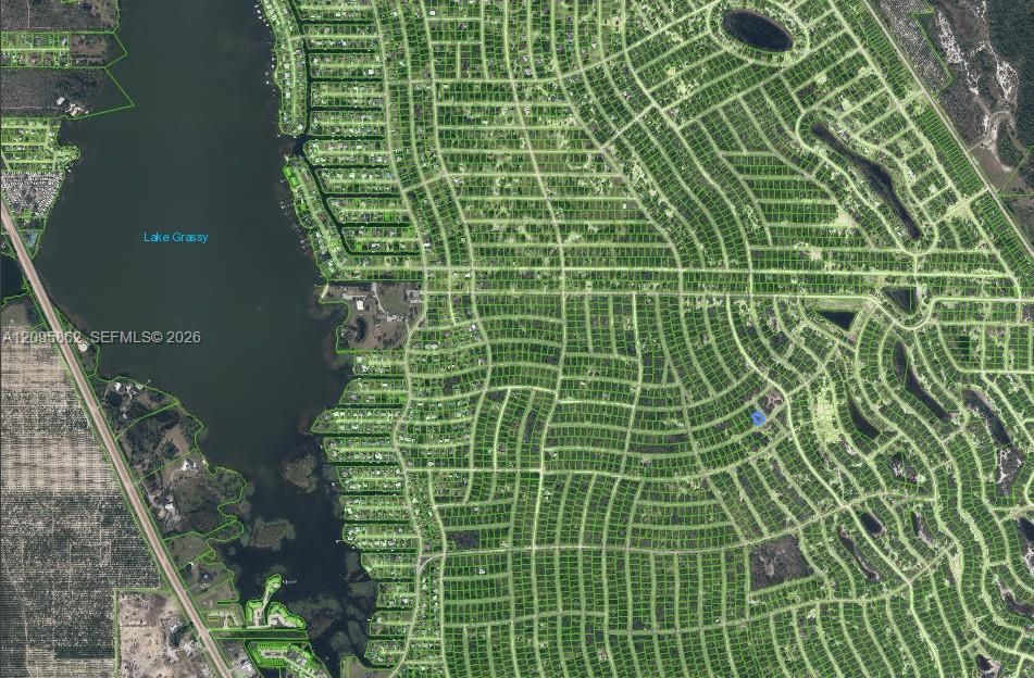 На продажу: $9,900 (0.26 acres)
