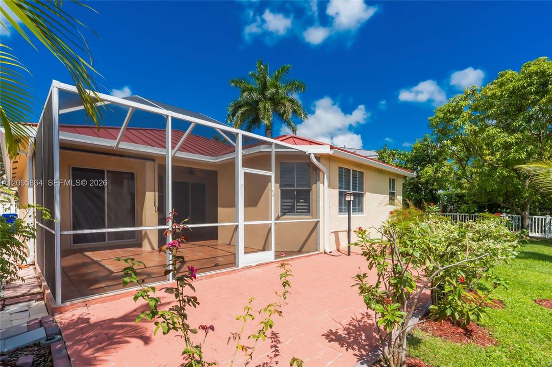 For Sale: $720,000 (3 beds, 2 baths, 1998 Square Feet)