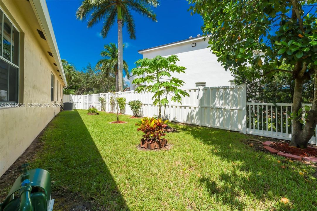 For Sale: $720,000 (3 beds, 2 baths, 1998 Square Feet)