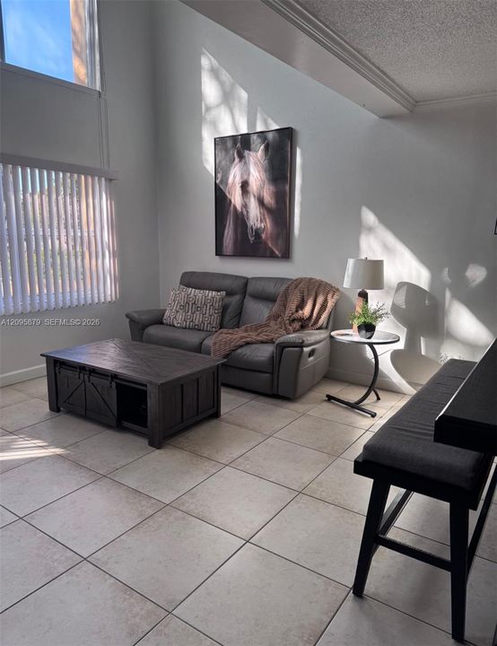 For Rent: $1,700 (1 beds, 1 baths, 982 Square Feet)