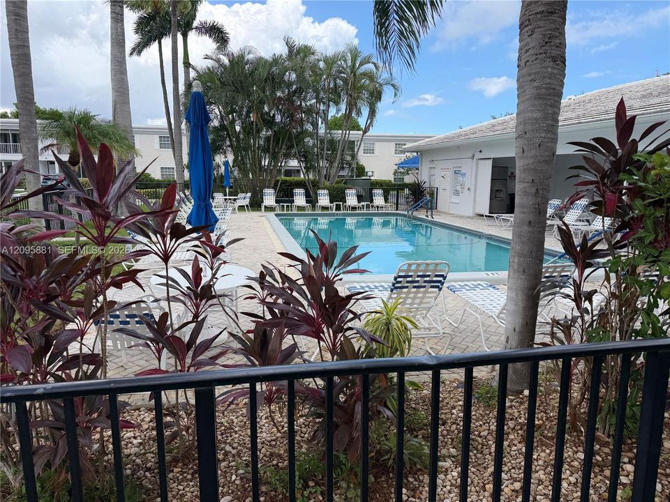 For Sale: $174,900 (1 beds, 1 baths, 850 Square Feet)
