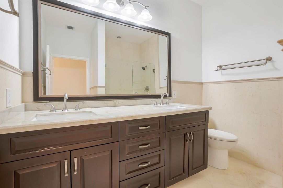 41 Guest Bathroom