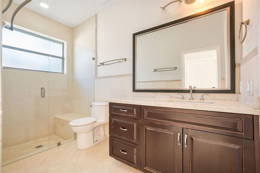 15 Cabana Bathroom