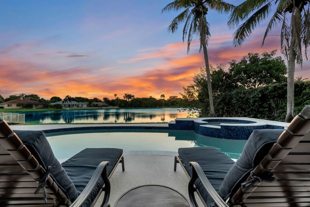 11 Pool Deck Lazy Chairs View