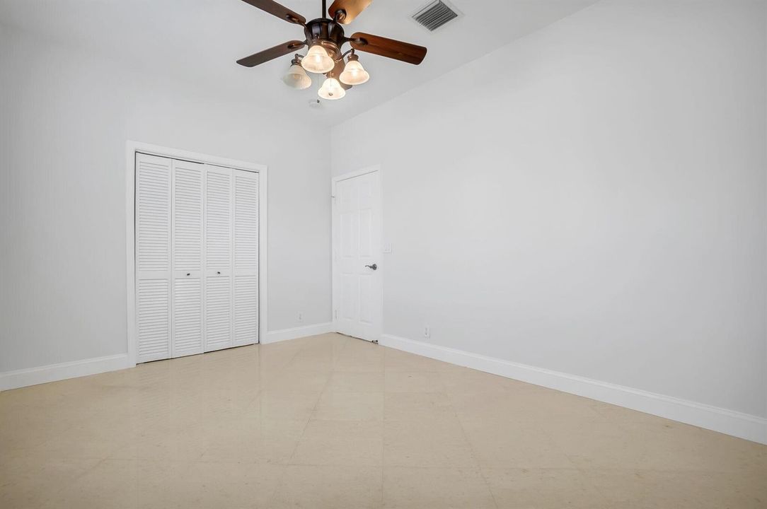 43 Guest Bedroom Interior