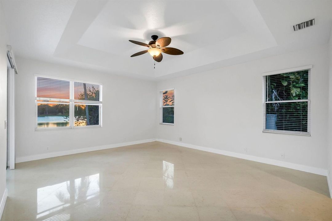 30 Masterbedroom