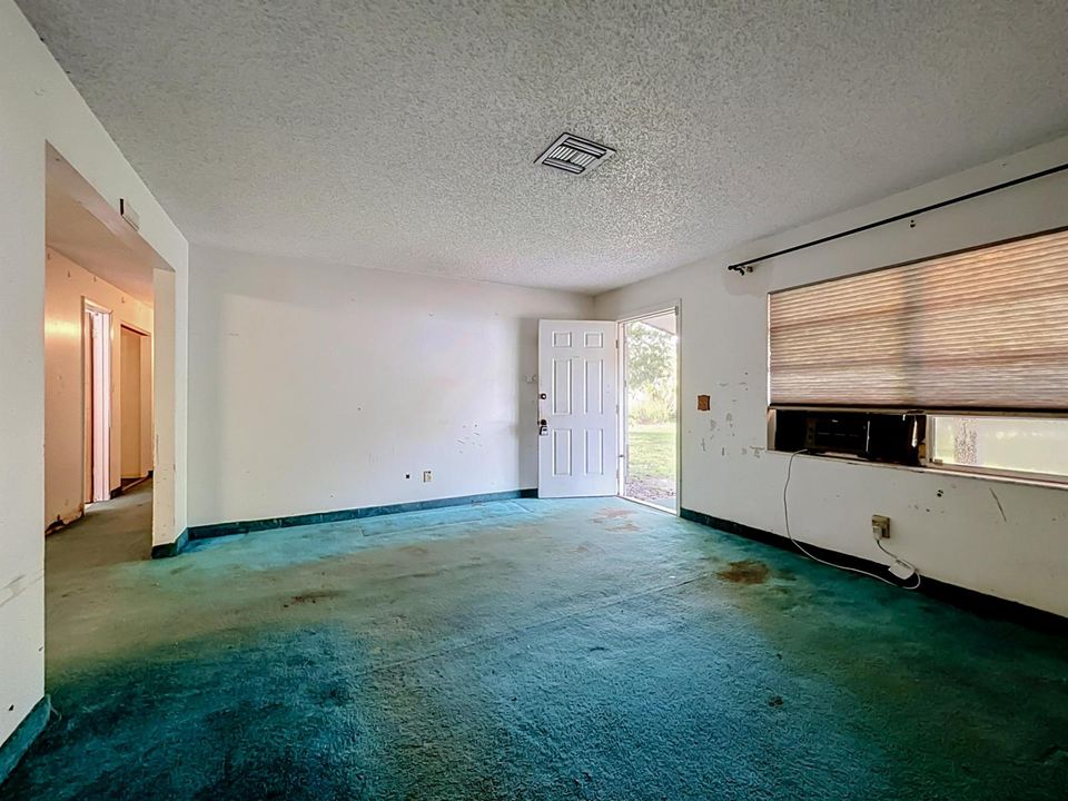 2930 Middle Road-10