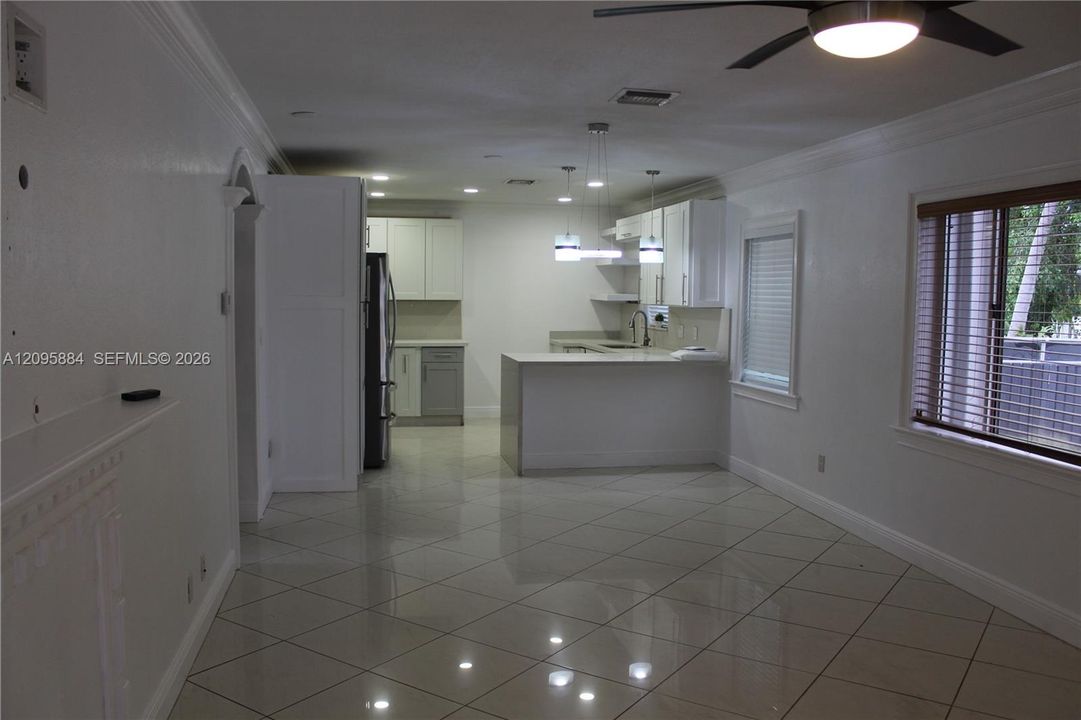 For Rent: $2,500 (2 beds, 1 baths, 1624 Square Feet)