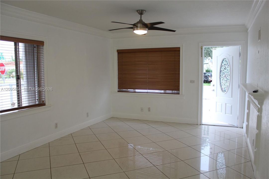 For Rent: $2,500 (2 beds, 1 baths, 1624 Square Feet)
