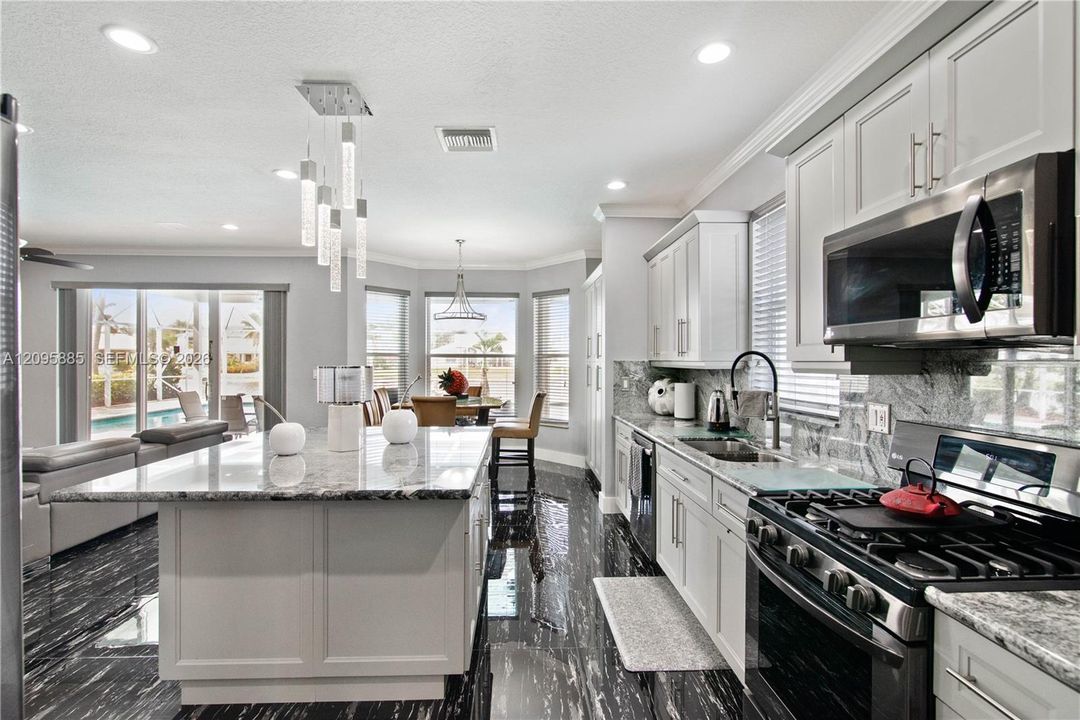 En Venta: $1,399,000 (4 camas, 3 baños, 3453 Pies cuadrados)