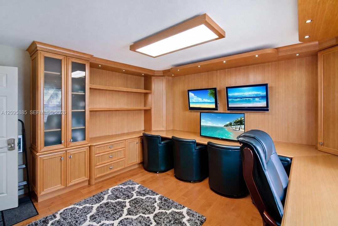 En Venta: $1,399,000 (4 camas, 3 baños, 3453 Pies cuadrados)