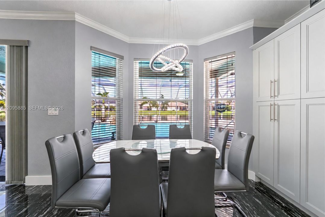 En Venta: $1,399,000 (4 camas, 3 baños, 3453 Pies cuadrados)