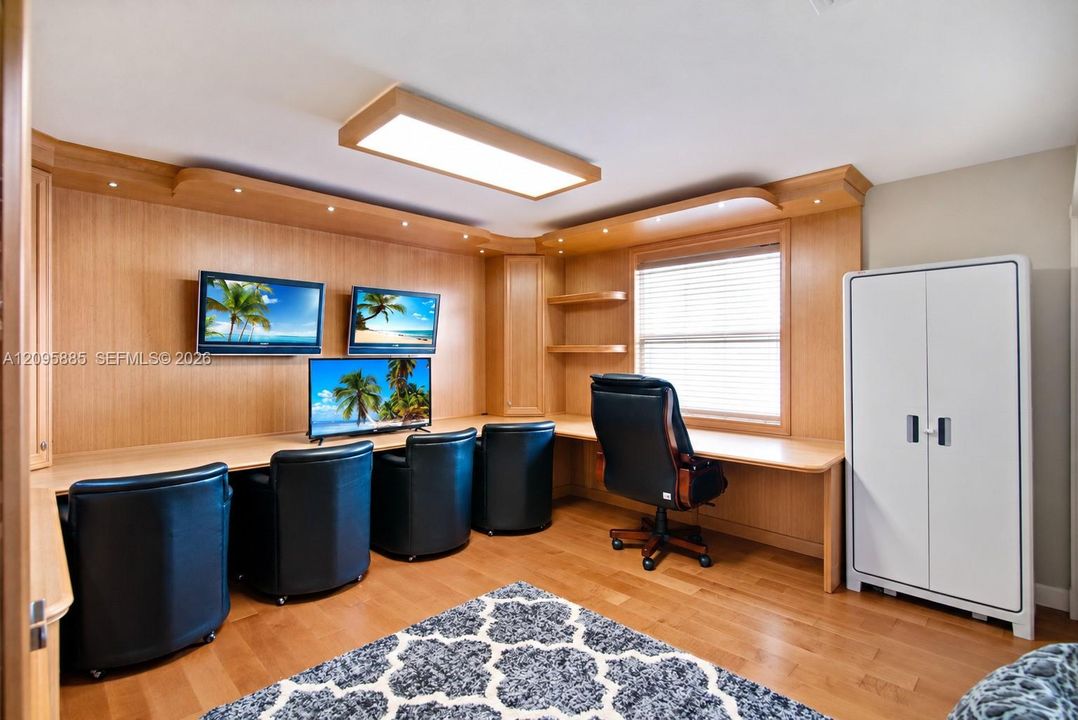 En Venta: $1,399,000 (4 camas, 3 baños, 3453 Pies cuadrados)