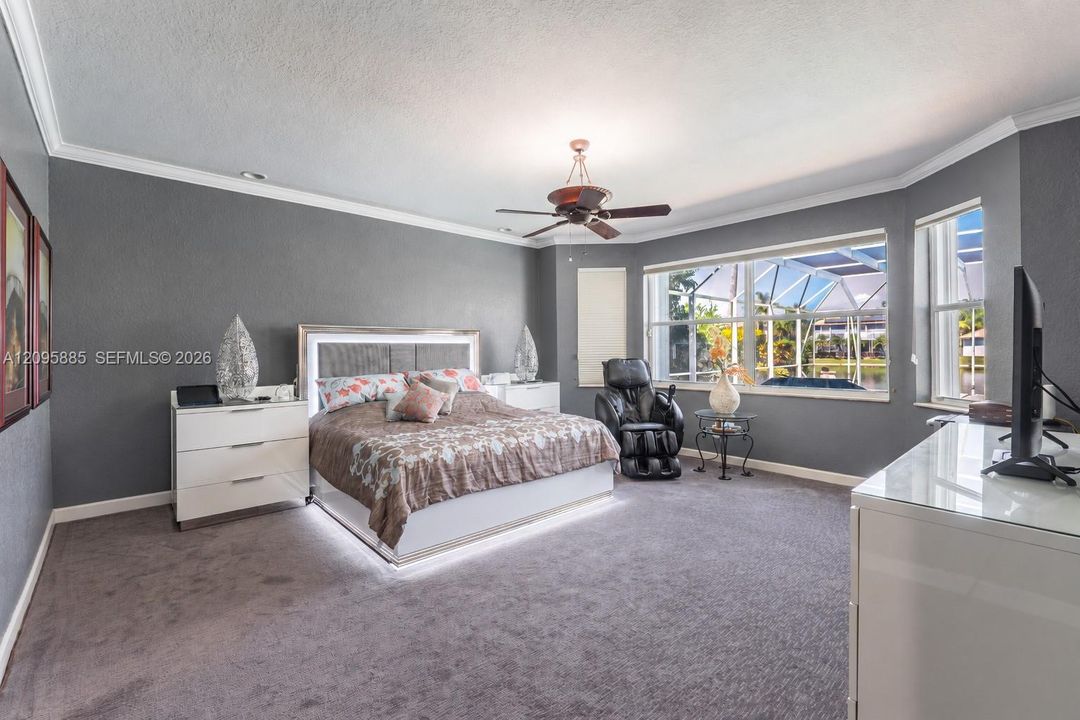 En Venta: $1,399,000 (4 camas, 3 baños, 3453 Pies cuadrados)