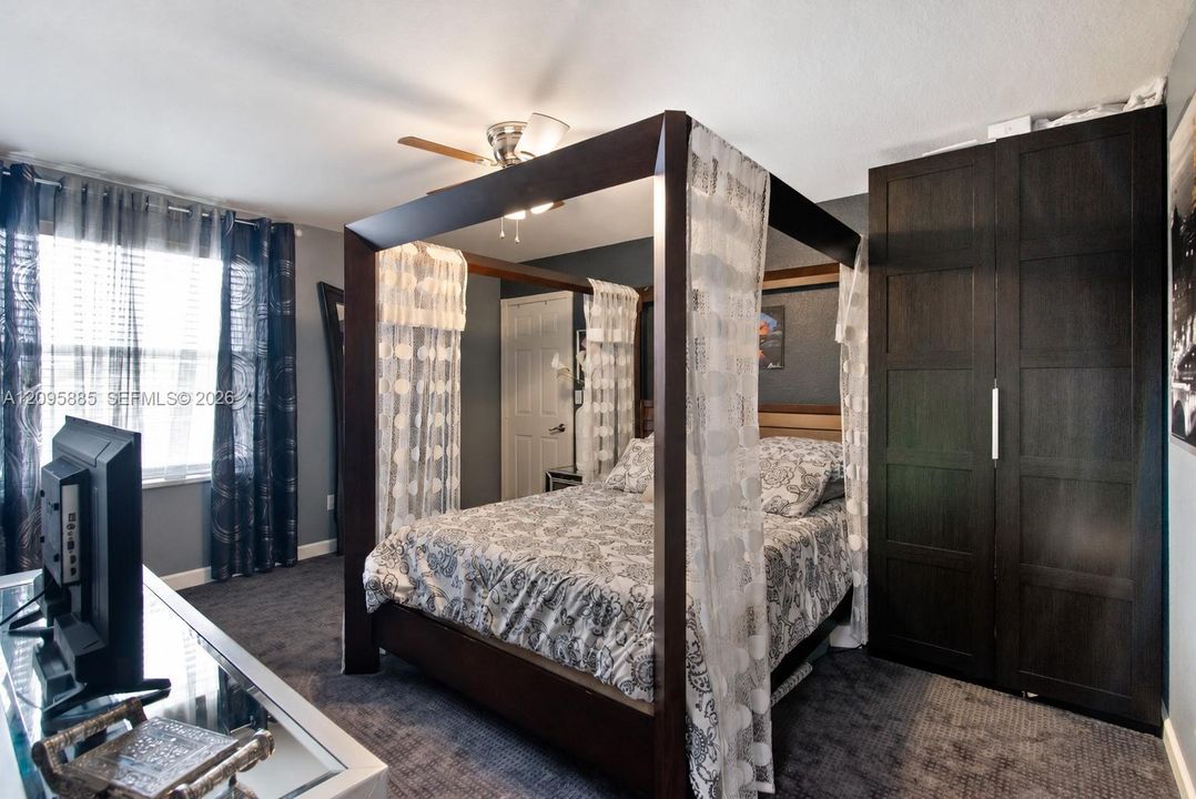En Venta: $1,399,000 (4 camas, 3 baños, 3453 Pies cuadrados)