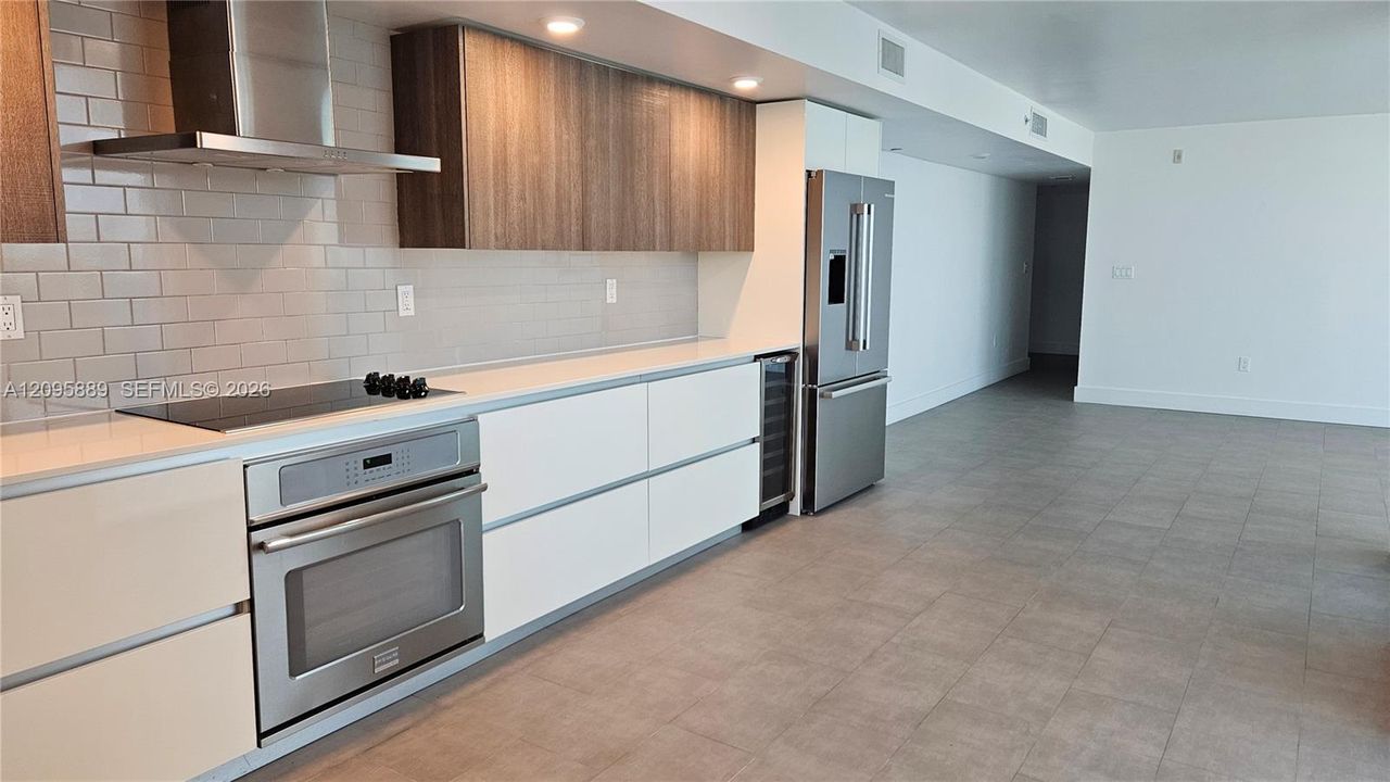 На продажу: $609,000 (2 спален, 2 ванн, 1325 Квадратных фут)