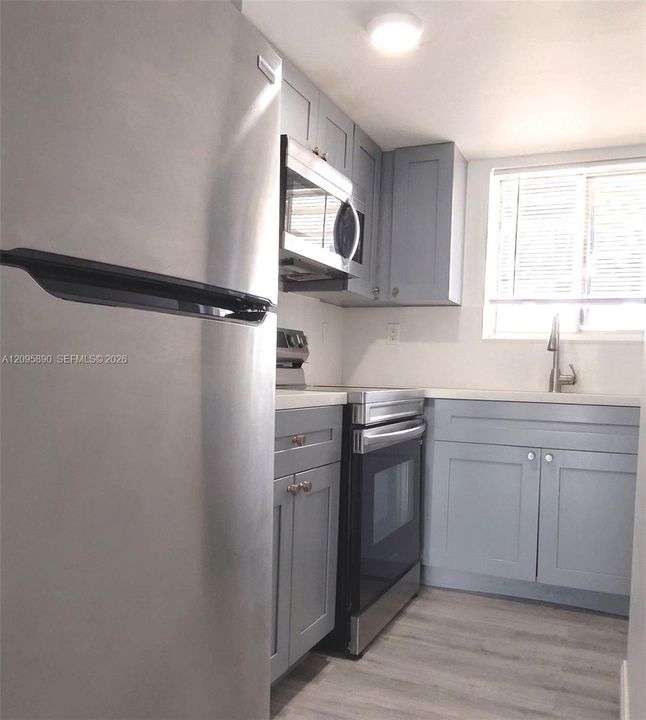 For Sale: $146,500 (2 beds, 1 baths, 756 Square Feet)
