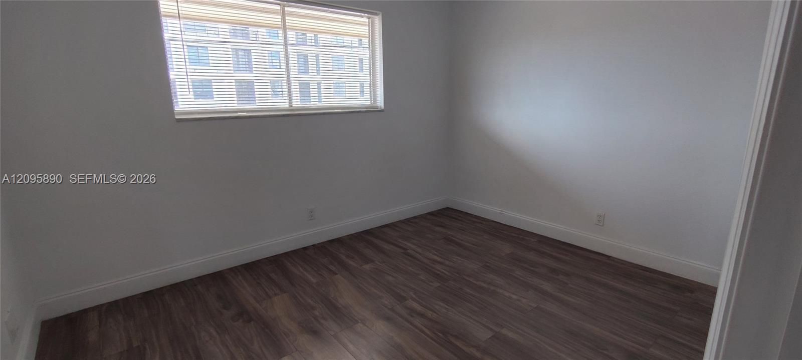 For Sale: $146,500 (2 beds, 1 baths, 756 Square Feet)