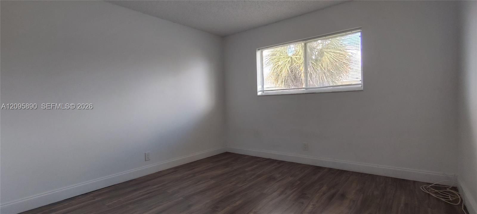 For Sale: $146,500 (2 beds, 1 baths, 756 Square Feet)