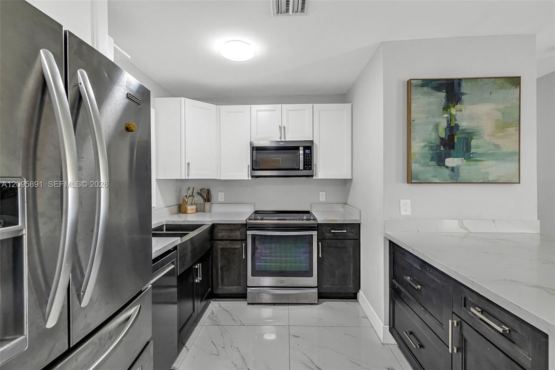 For Rent: $3,200 (3 beds, 1 baths, 988 Square Feet)