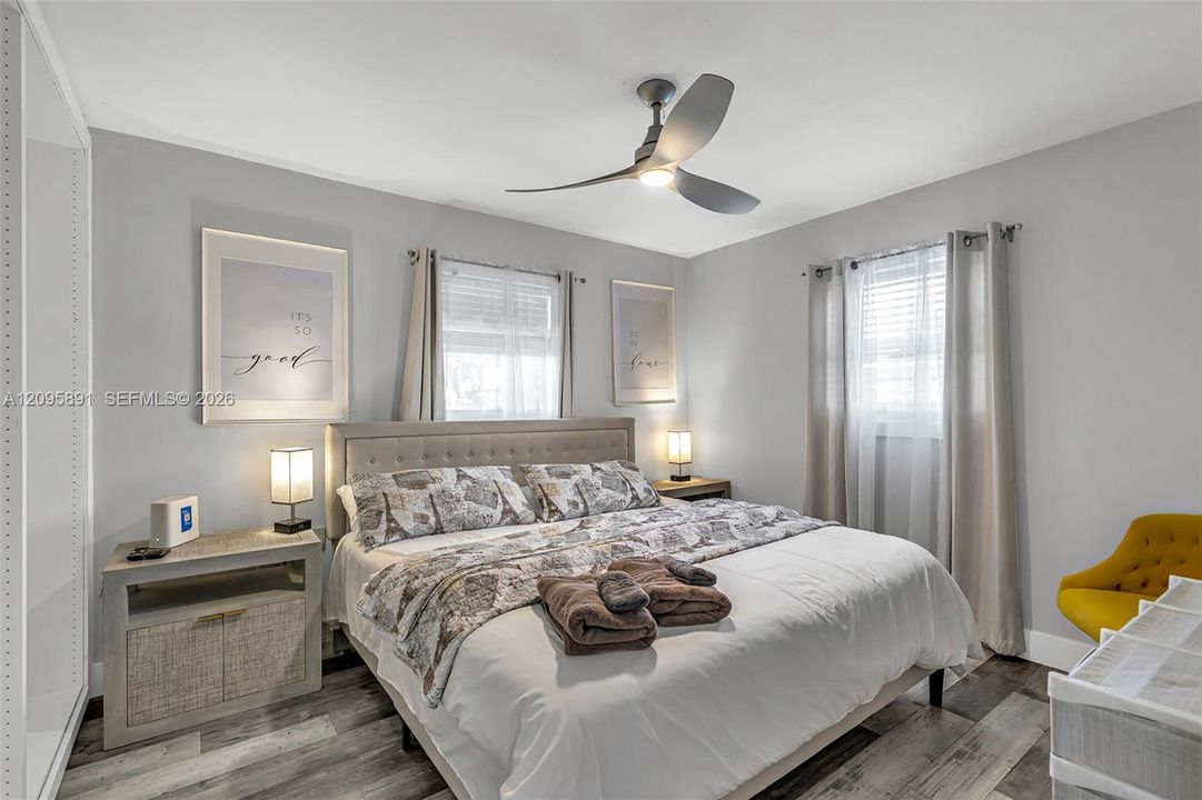 For Rent: $3,200 (3 beds, 1 baths, 988 Square Feet)