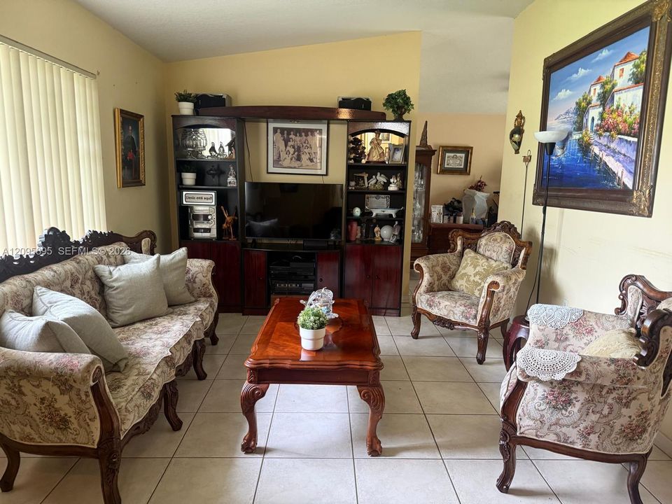 For Sale: $575,000 (3 beds, 2 baths, 1521 Square Feet)