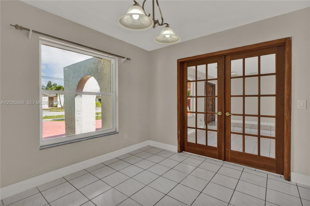 For Rent: $3,500 (3 beds, 2 baths, 1416 Square Feet)