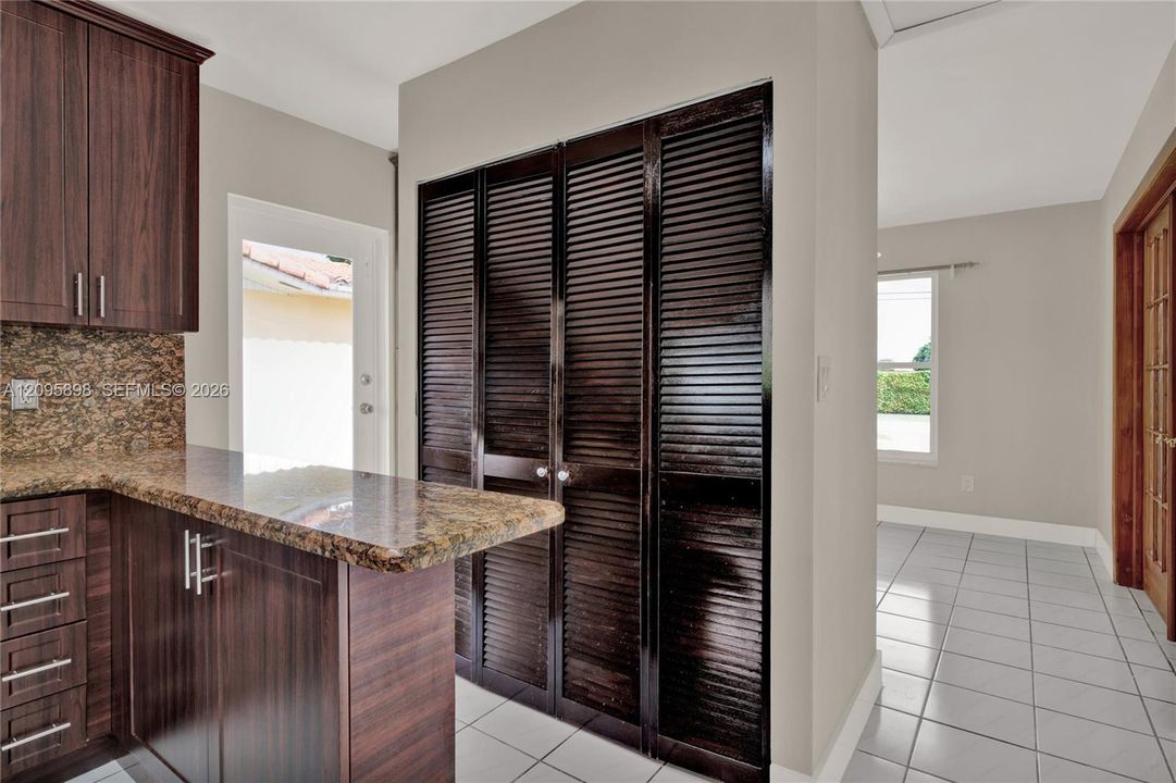 For Rent: $3,500 (3 beds, 2 baths, 1416 Square Feet)