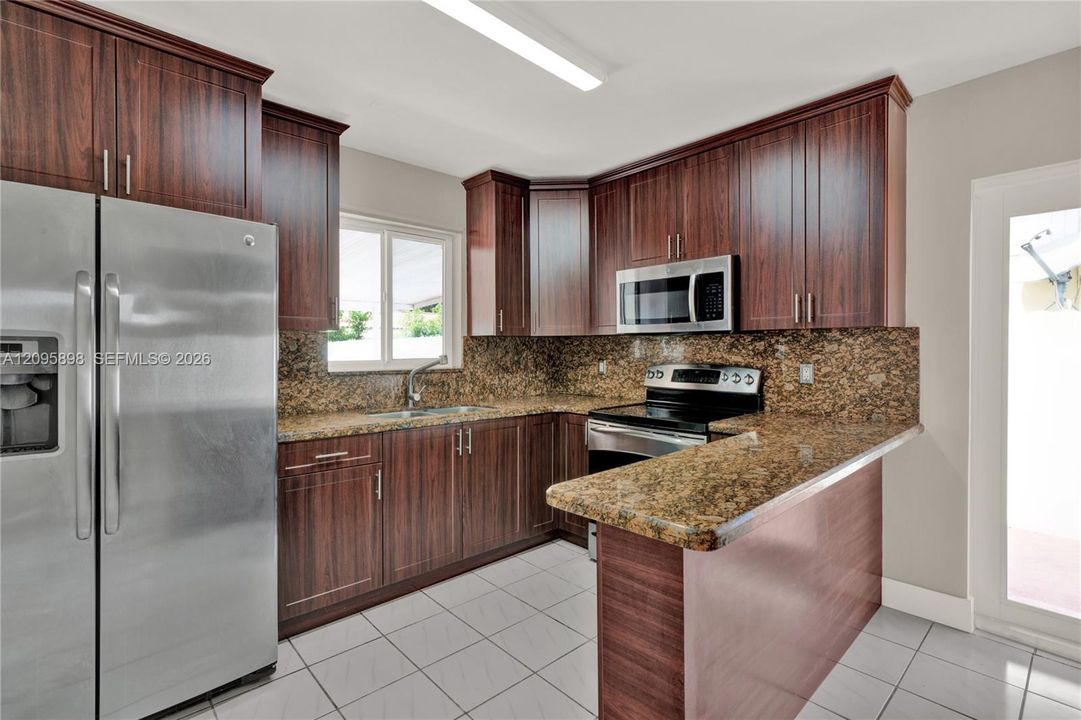For Rent: $3,500 (3 beds, 2 baths, 1416 Square Feet)