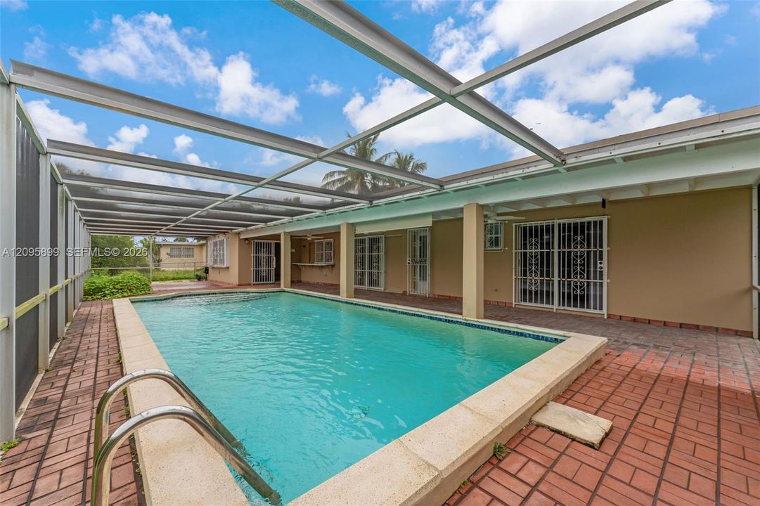 En Venta: $829,000 (3 camas, 2 baños, 1902 Pies cuadrados)