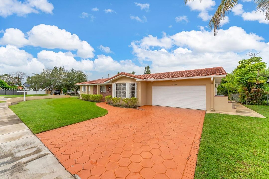 En Venta: $829,000 (3 camas, 2 baños, 1902 Pies cuadrados)