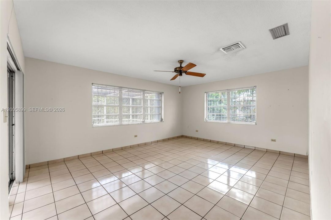 En Venta: $829,000 (3 camas, 2 baños, 1902 Pies cuadrados)