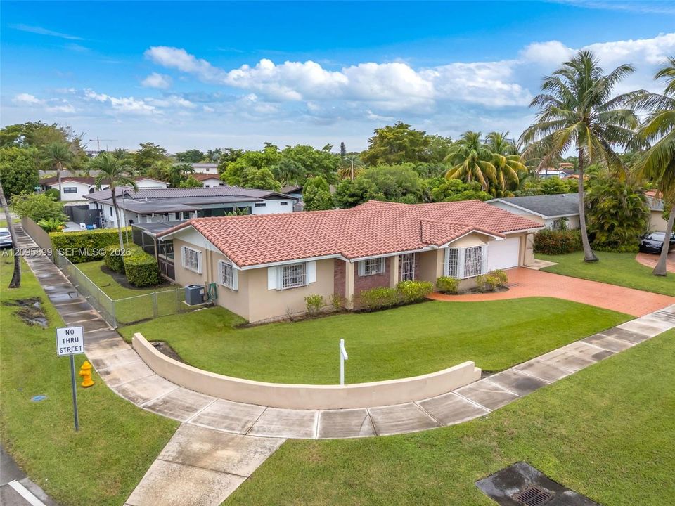 En Venta: $829,000 (3 camas, 2 baños, 1902 Pies cuadrados)