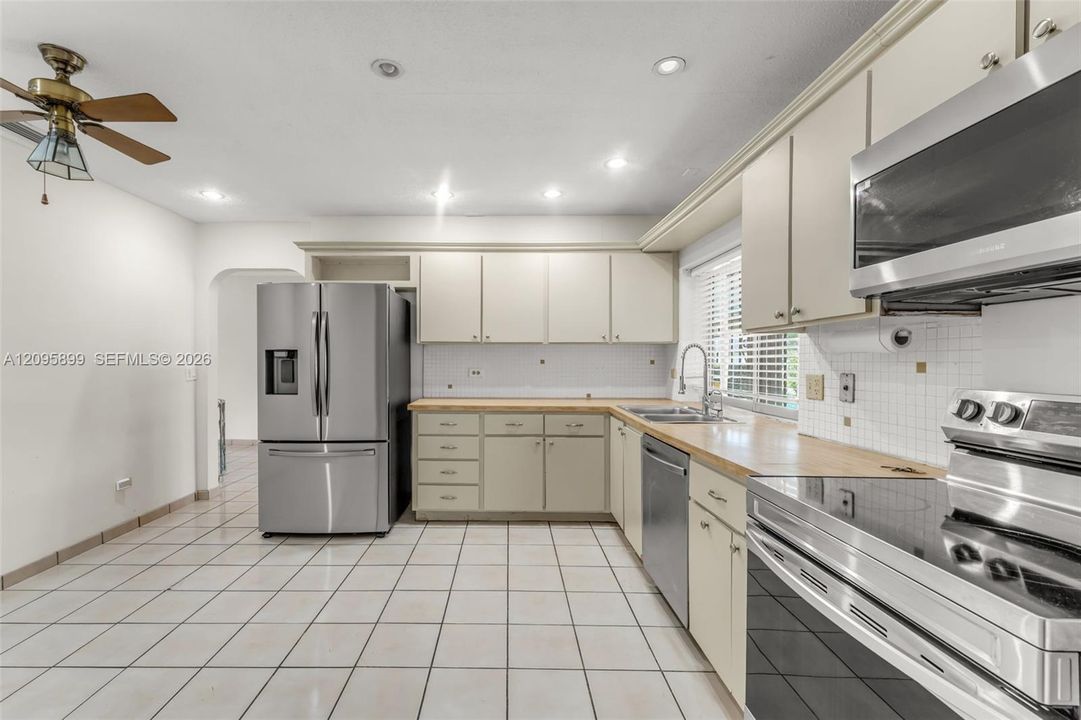 En Venta: $829,000 (3 camas, 2 baños, 1902 Pies cuadrados)