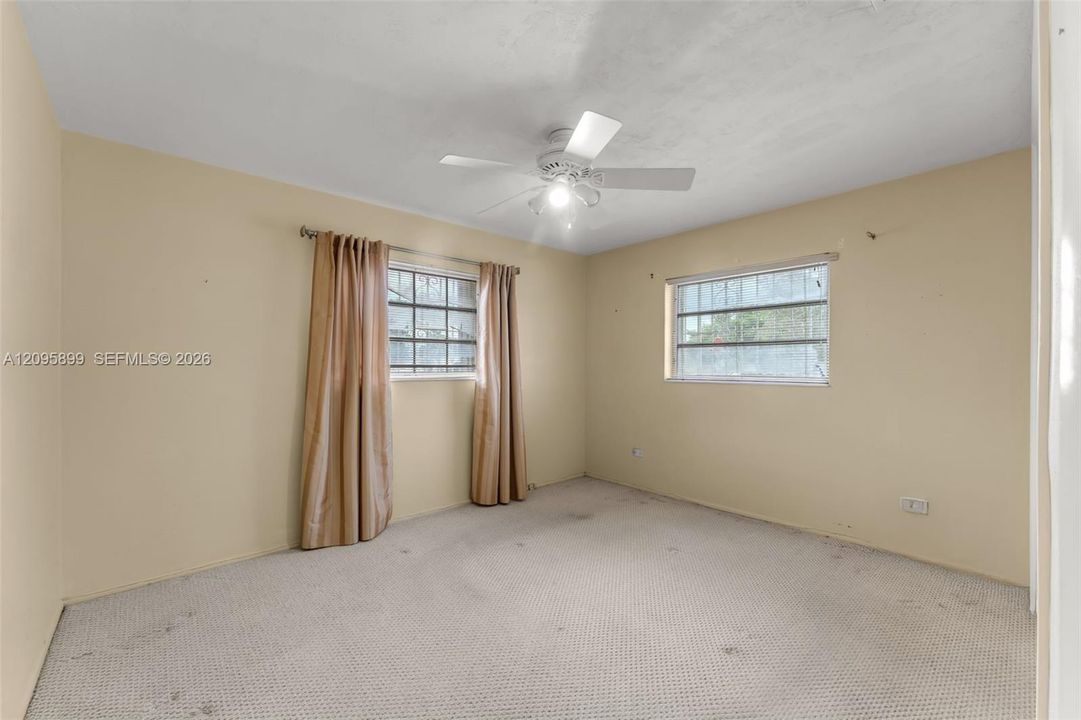 En Venta: $829,000 (3 camas, 2 baños, 1902 Pies cuadrados)