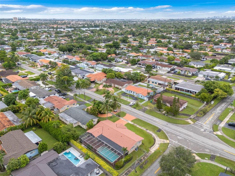 En Venta: $829,000 (3 camas, 2 baños, 1902 Pies cuadrados)
