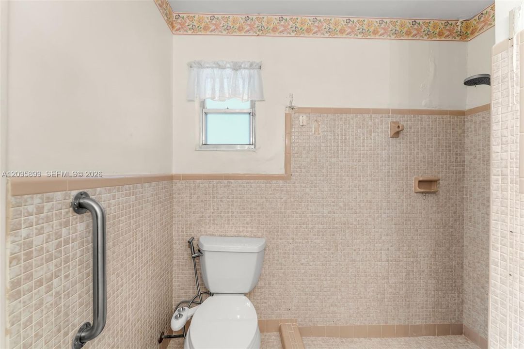 En Venta: $829,000 (3 camas, 2 baños, 1902 Pies cuadrados)