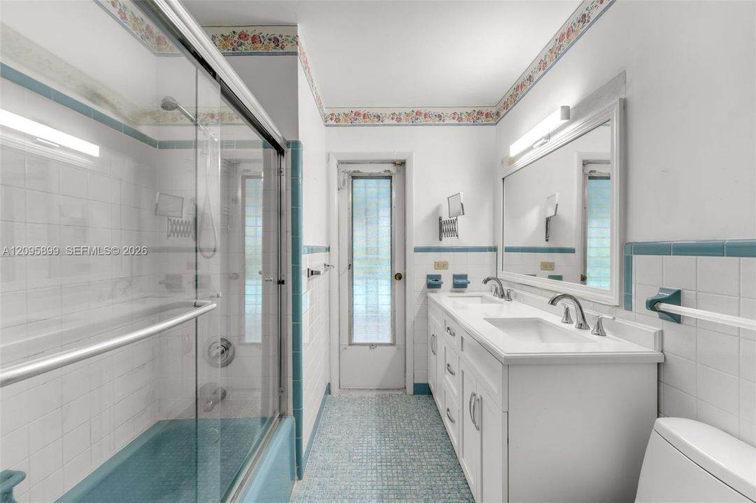 En Venta: $829,000 (3 camas, 2 baños, 1902 Pies cuadrados)