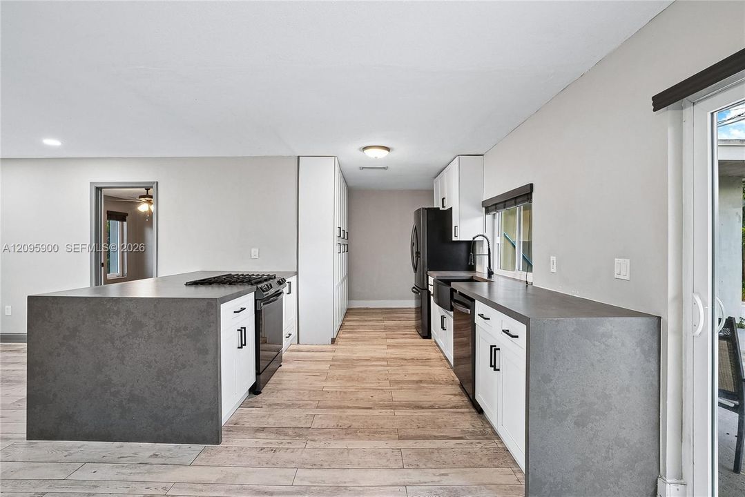 For Sale: $550,000 (4 beds, 2 baths, 1437 Square Feet)