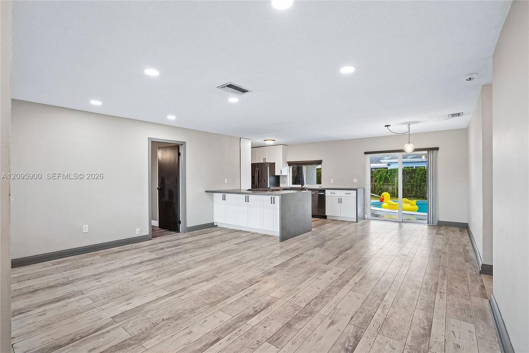 For Sale: $550,000 (4 beds, 2 baths, 1437 Square Feet)